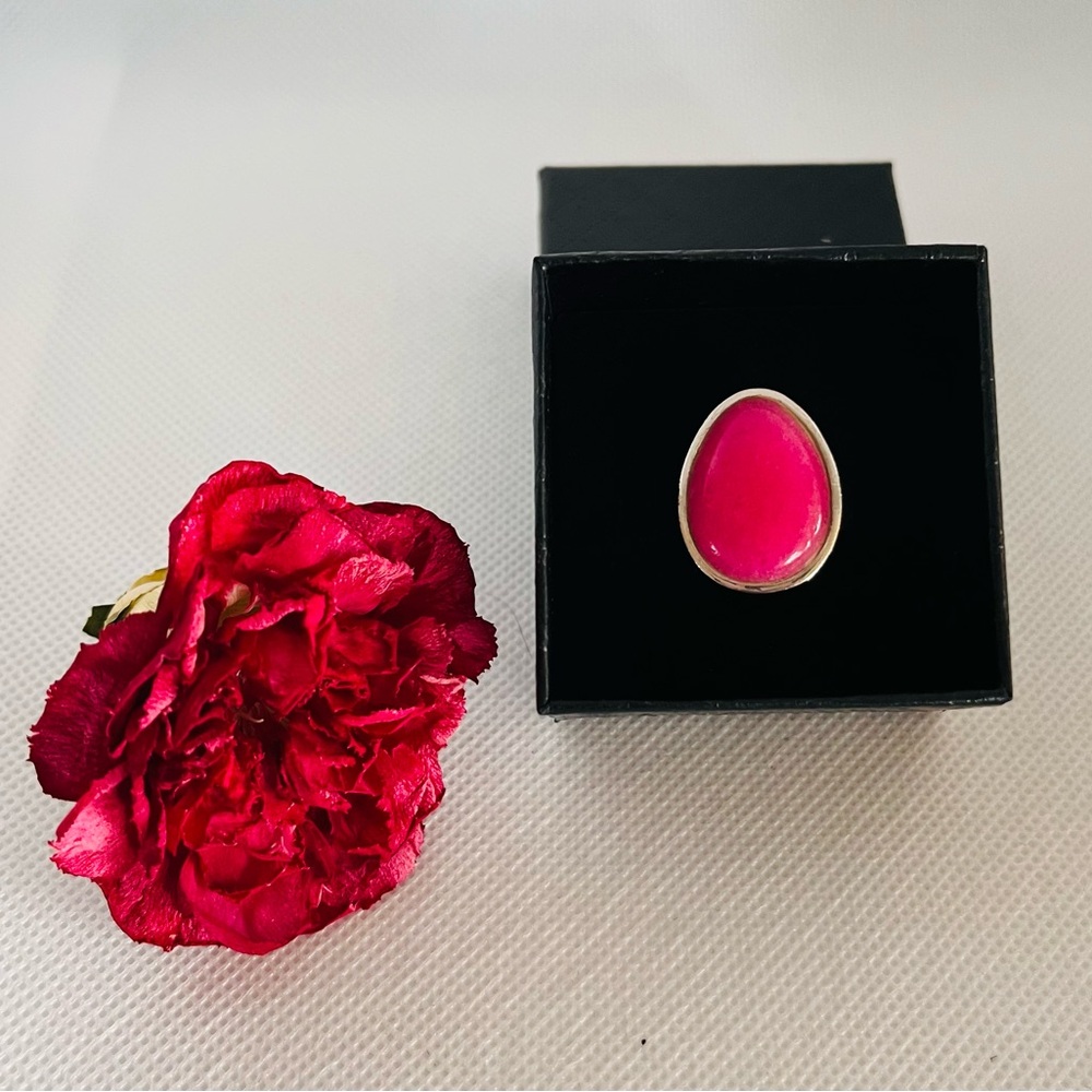 Banana Republic Vibrant Pink Teardrop Ring set in 925 Sliver - Size 7